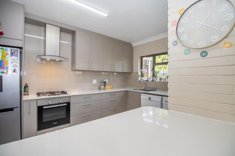 3 Bedroom Property for Sale in Heathfield Western Cape